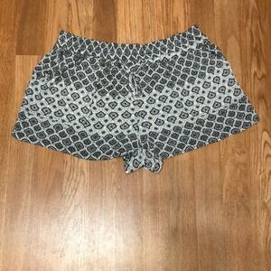 Joe B. Women’s Beach shorts. Black/White.  Size L